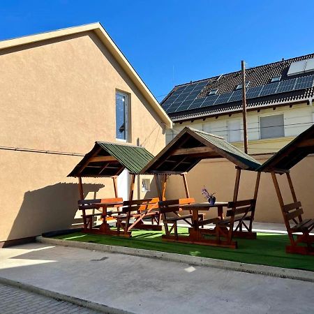 Zsuzsa Apartman ไฮจ์ดุสโซบอสโล ภายนอก รูปภาพ