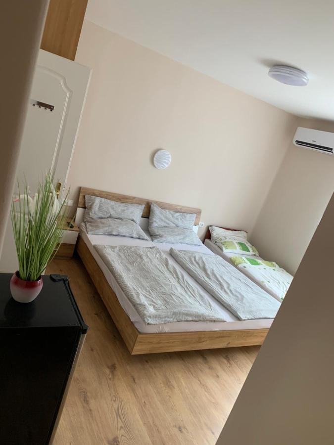 Zsuzsa Apartman ไฮจ์ดุสโซบอสโล ภายนอก รูปภาพ