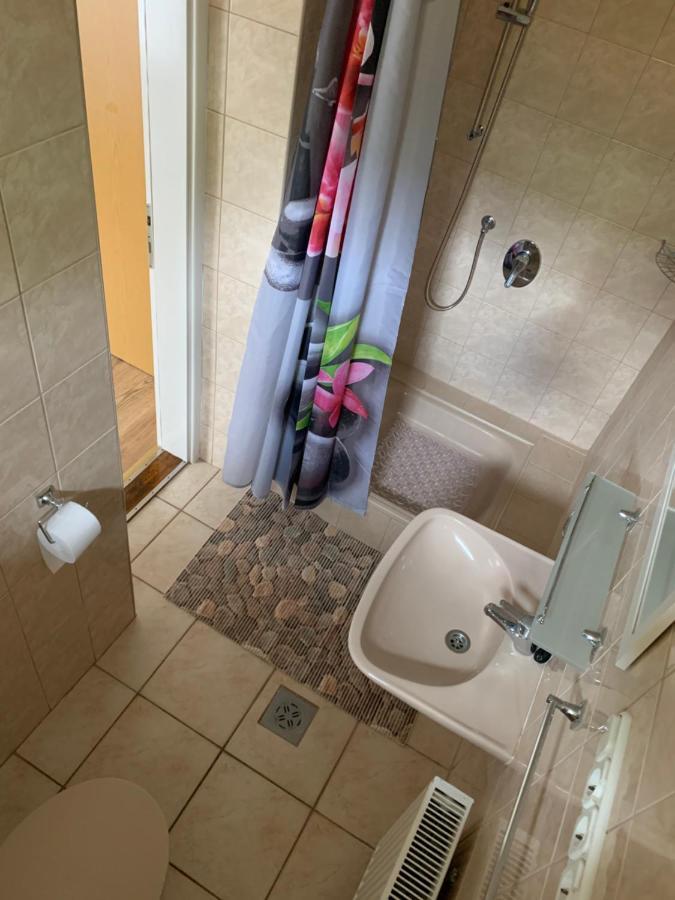 Zsuzsa Apartman ไฮจ์ดุสโซบอสโล ภายนอก รูปภาพ