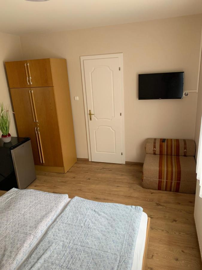 Zsuzsa Apartman ไฮจ์ดุสโซบอสโล ภายนอก รูปภาพ
