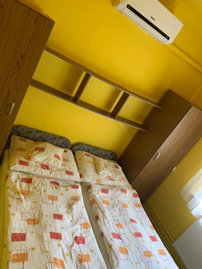 Zsuzsa Apartman ไฮจ์ดุสโซบอสโล ภายนอก รูปภาพ