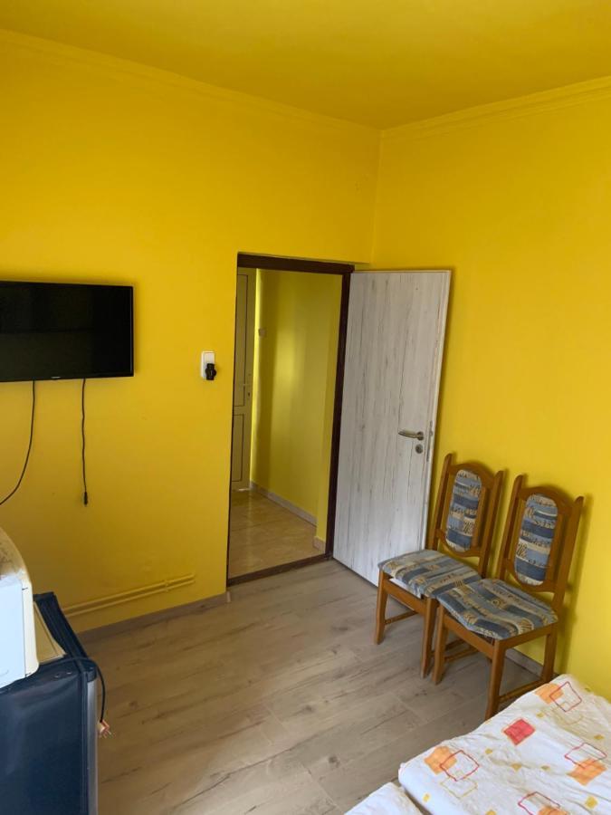 Zsuzsa Apartman ไฮจ์ดุสโซบอสโล ภายนอก รูปภาพ