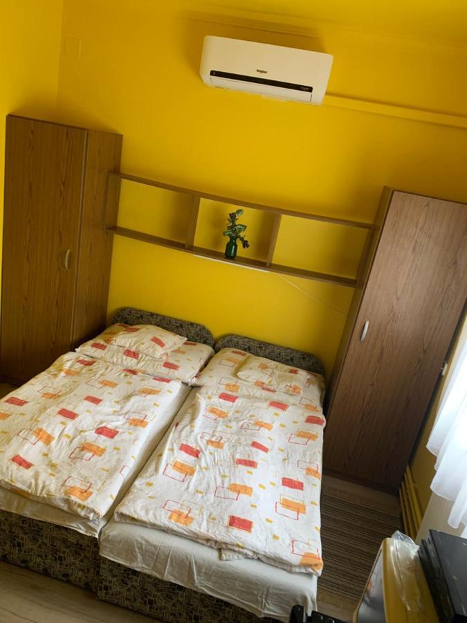 Zsuzsa Apartman ไฮจ์ดุสโซบอสโล ภายนอก รูปภาพ