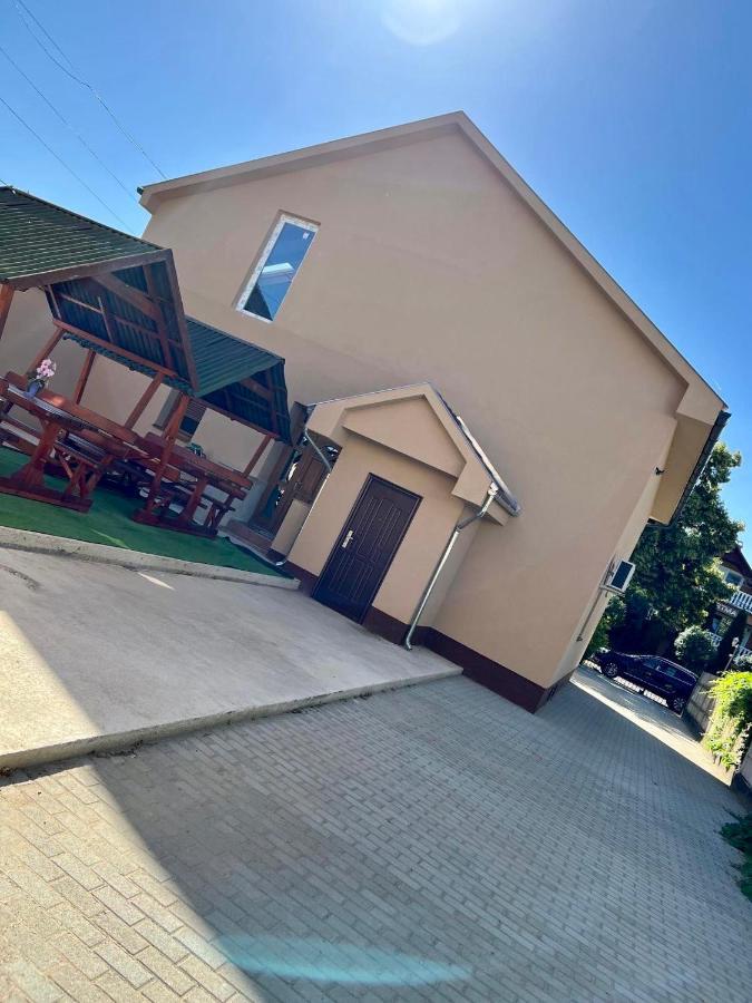 Zsuzsa Apartman ไฮจ์ดุสโซบอสโล ภายนอก รูปภาพ